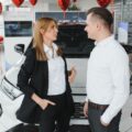 Czy salony samochodowe są obecnie otwarte dla klientów?