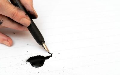 Jak usunąć tusz z rąk po pracy z długopisem?