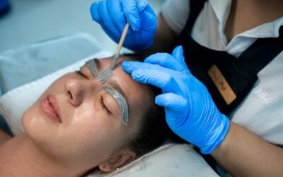 Co robi laminacja brwi i jak wpływa na ich wygląd?