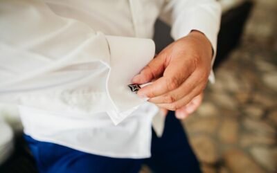 Czy spinki do mankietów pasują do każdej koszuli męskiej?