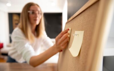 Jak ściągnąć naklejki z szafy bez uszkodzenia powierzchni?