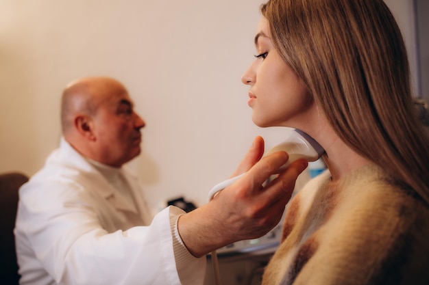 Jak skutecznie leczyć powiększone węzły chłonne szyi występujące jednostronnie?