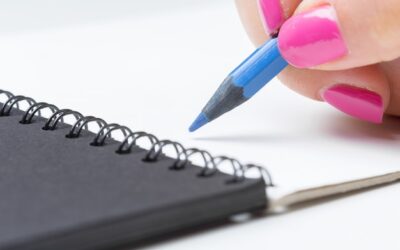 Jak usunąć ślady z długopisu na różnych powierzchniach?