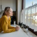 Jak zaaranżować parapet, by stał się ozdobą wnętrza?