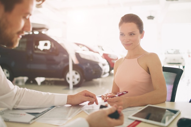 Jak znaleźć pewne używane auto bez ryzyka zakupu?