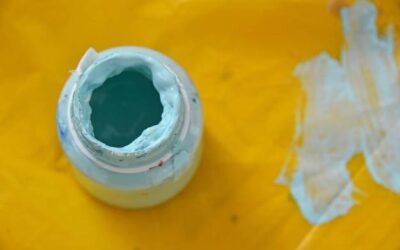 Czym rozpuścić super glue z plastiku bez uszkodzenia powierzchni?