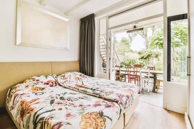 Jak ozdobić okno w sypialni, by stworzyć przytulny klimat?