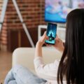 Jak oglądać TV z telefonu na telewizorze bez problemów?
